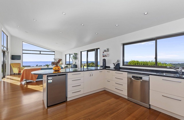 TUTUKAKA VISTA - TUTUKAKA HOLIDAY HOME, family friendly in Tutukaka