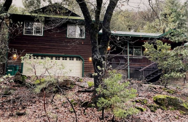 Twain Harte, Sugar Bear Cabin near snow parks and Dodge Ridge. Cozy Cabin