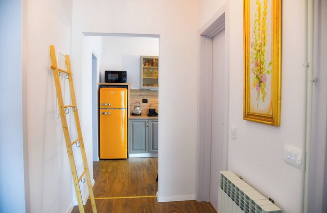 Tweet apartments