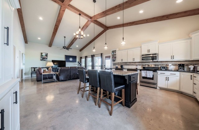 Twenty Mile Views - Barndominium with Pool on 100+ acres