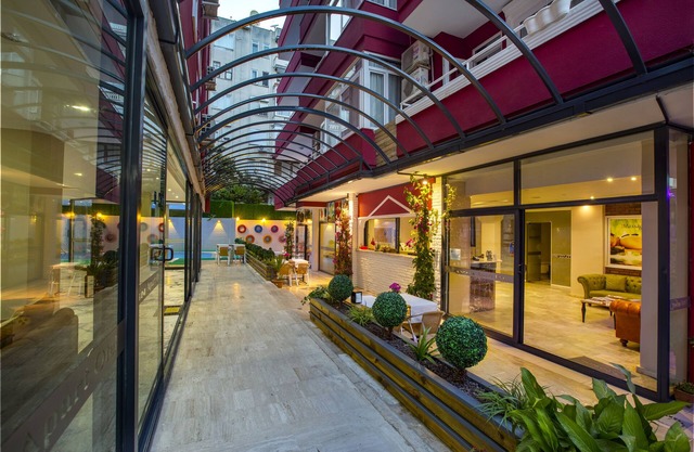 Twin Apart Hotel