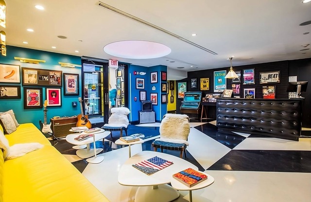 Twin Backstage Kings w/ Poolside Lounge, & Parking, Pet Friendly!