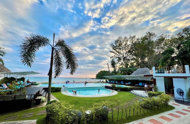 Twin Bay Resort