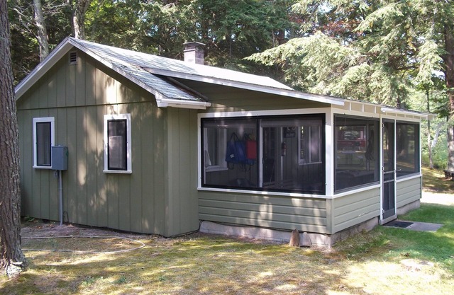 Twin Birch Resort - The Green Laker Cabin: Lakefront with Dock, Rowboat, and Kayak!
