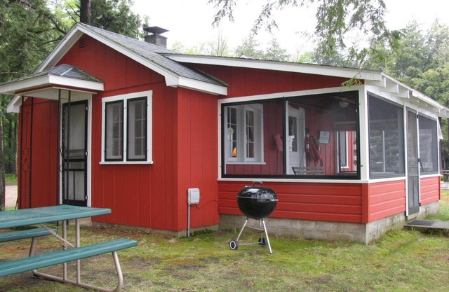 Twin Birch Resort - The Red Laker Cabin: Lakefront with Dock, Rowboat, and Kayak!