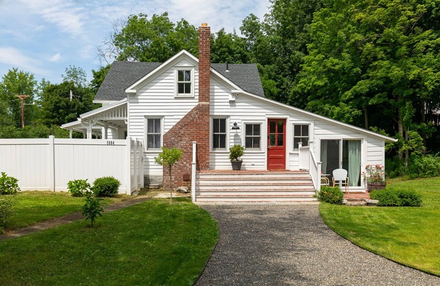 Twin Cedar Pond: Modern Farmhouse w/ Sprawling Deck and Oversized Indoor Hot Tub