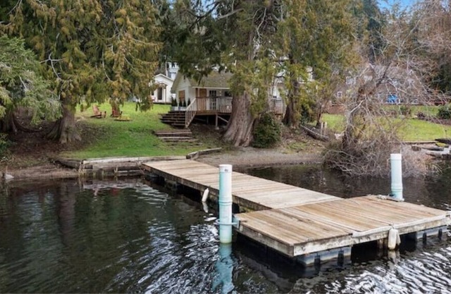 Twin Cedars Cabin on Long Lake