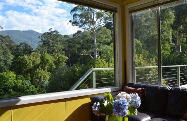 Twin Creek Cottage- un retiro de bosque aislado.