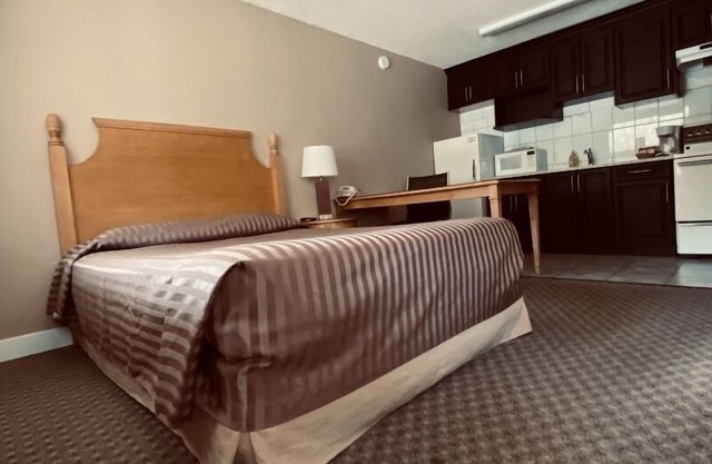 Twin Creeks Motel