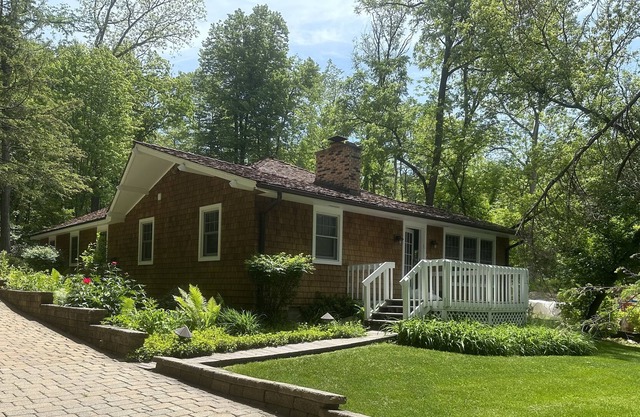 Twin Lakes Renovated Guest House! Minutes from downtown Twin Lakes & Wilmot