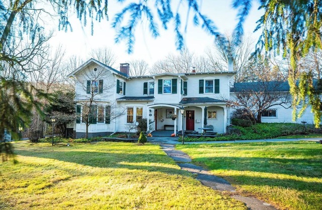 Twin Oaks Near Lake Wallenpaupack | Historic Home