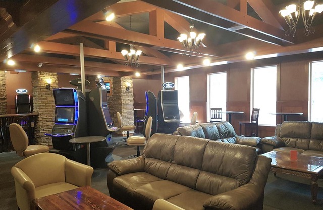 Twin Pine Inn & Suites