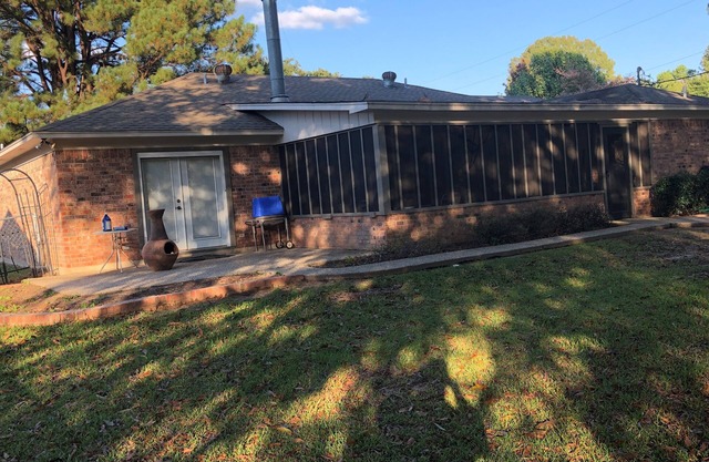 Twin Pines Lake House con acceso directo al agua.