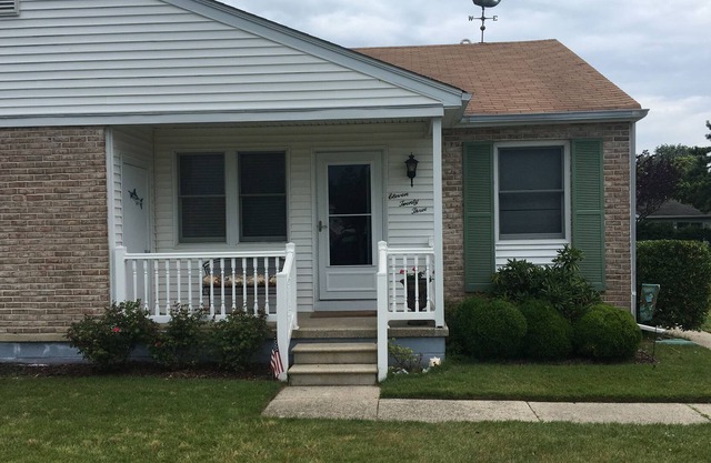 Twin Shore Home en Village Green