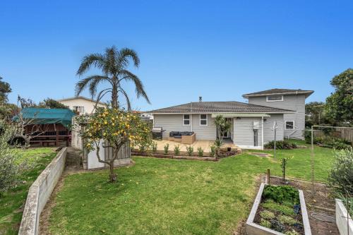 Twin Tide Retreat - Ohope Beach Holiday Home