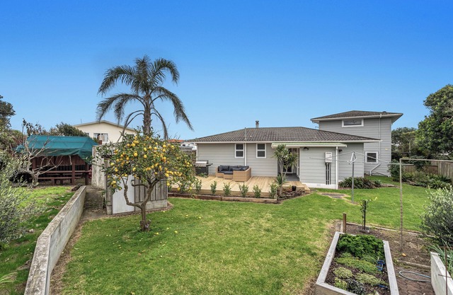Twin Tide Retreat - Ohope Beach Holiday Home