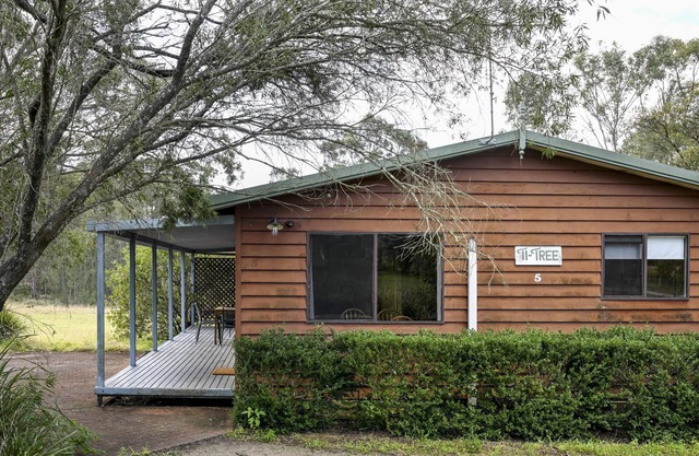 Twin Tree Cabin 5 - 2 bedroom with 2 x queen beds