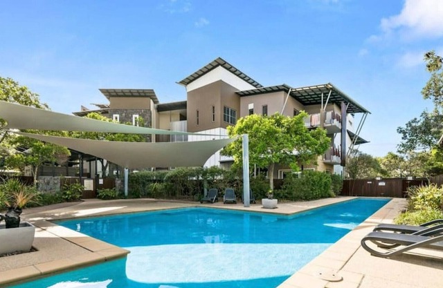 Twin Waters★Amazing Views★5 mins to Beach★Free WiFi★Netflix★Pools★Parking★