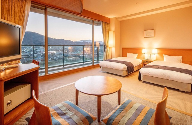 Twin with unit bath 2 meals included Very popular Miyazaki beef luxury course seasonal color / Nichinan Miyazaki