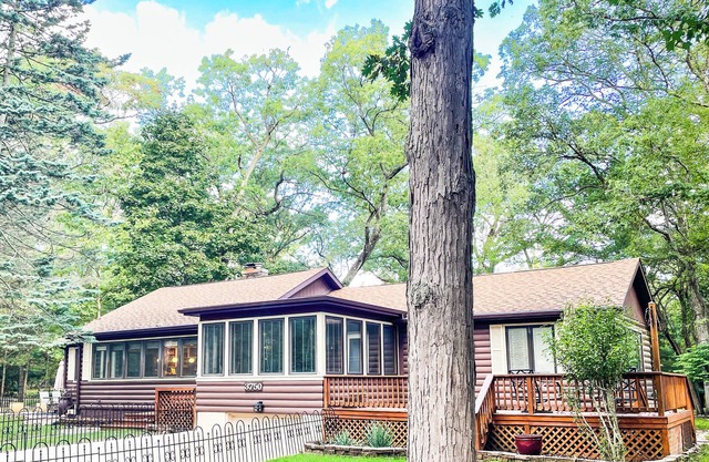 Two Adjacent Homes, 550 FT To Beach, Fire Pit, Pets OK