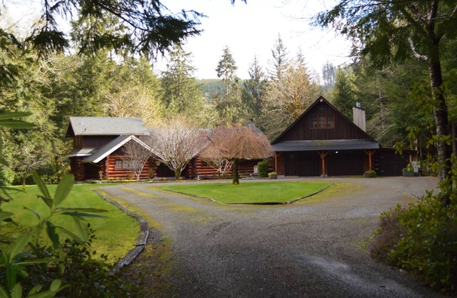 Dos preciosas cabañas de madera junto al río Sol Duc!