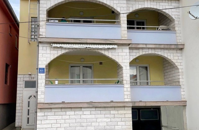 Apartamento para dos personas con una terraza Seline, Paklenica (A-21261-a)