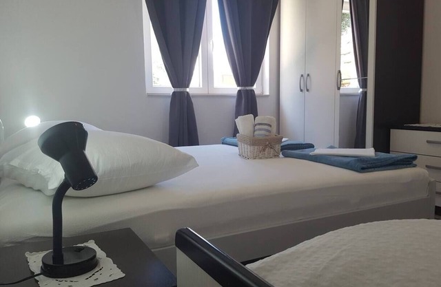 Apartamento para dos personas con aire acondicionado Luka Dubrava, Peljesac (A-24567-a)
