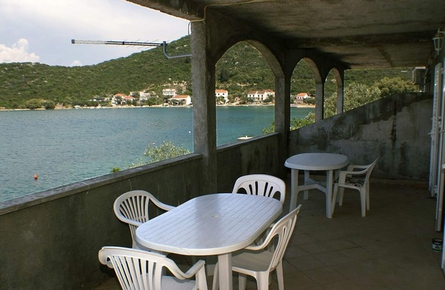 Apartamento para dos personas en la playa Luka Dubrava, Peljesac (A-4568-a)