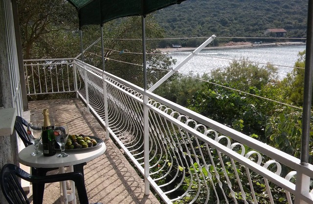 Apartamento para dos personas en la playa Luka Dubrava, Peljesac (A-13632-b)