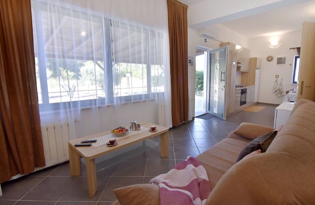 Apartamento para dos personas con una terraza Grupija, Umag (A-23568-a)