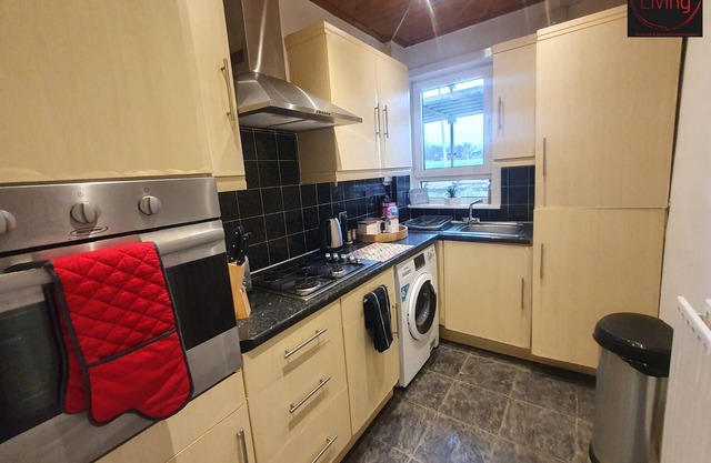 Two Bedroom Apartment by Klass Living Serviced Accommodation Airdrie - Nicol Apartment With WiFi & Parking