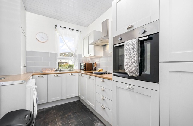 Two Bedroom Apartment by Klass Living Serviced Accommodation Motherwell - Anderson Apartment With WiFi &Parking