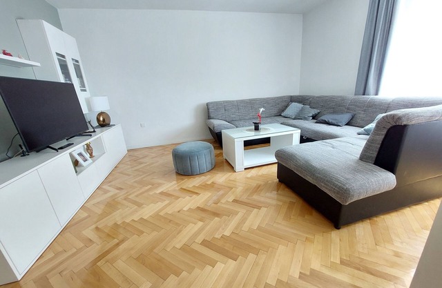 Two bedroom apartment with balcony Šibenik (A-24413-a)