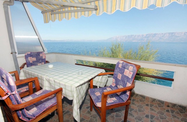 Apartamento para dos personas en la playa Bahía Solotisa, Hvar (A-5610-d)