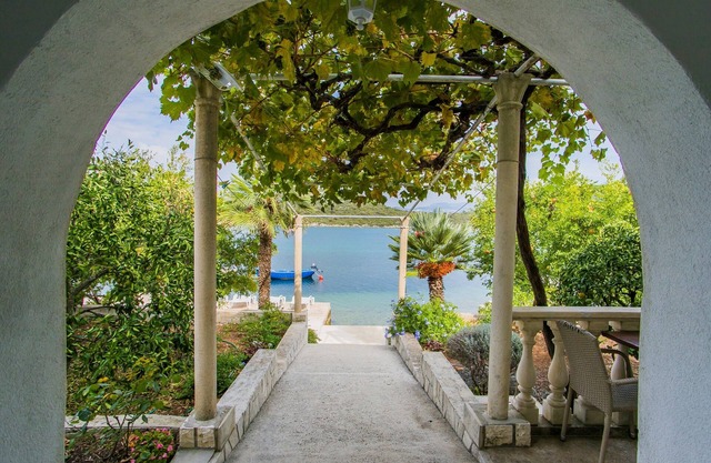 Apartamento para dos personas en la playa Luka Dubrava, Peljesac (A-24568-a)