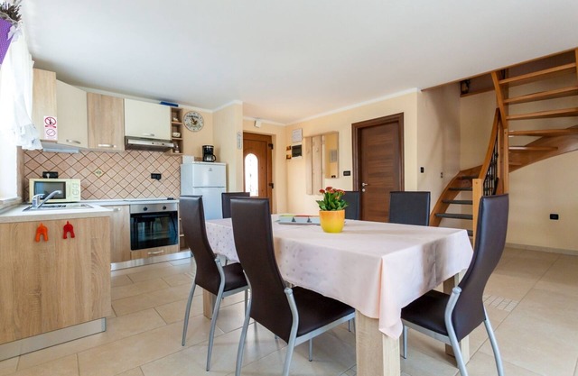 Apartamento para dos personas con una terraza Porat, Krk (A-19272-a)
