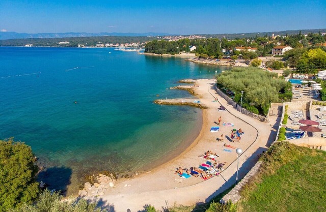 Two bedroom apartment with terrace Milovcici, Krk (A-22553-a)