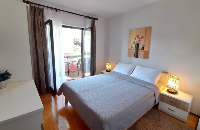 Apartamento para dos personas con una terraza Sveti Anton, Krk (A-5288-a)
