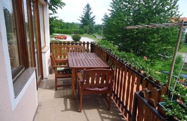 Apartamento para dos personas con una terraza Grabovac, Plitvice (A-17531-a)