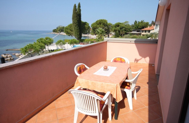Apartamento para dos personas en la playa Zambratija, Umag (A-6997-b)