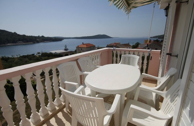 Apartamento para dos personas con terraza y vista al mar Bahía Soline, Dugi otok (A-448-g)