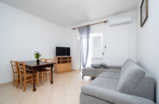 Apartamento para dos personas con terraza y vista al mar Zubovici, Pag (A-9365-d)