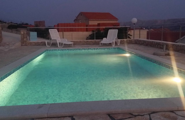 Apartamento para dos personas con balcón y vista al mar Zubovici, Pag (A-9365-c)