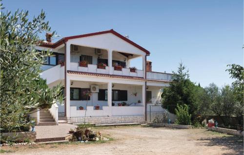 Two-Bedroom Apartment In Peruski