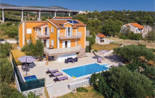 Two-Bedroom Apartment In Sibenik