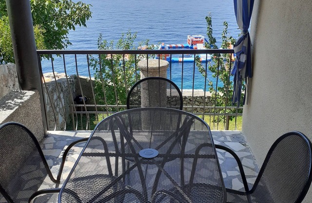 Apartamento de dos habitaciones en Senj con vistas al mar