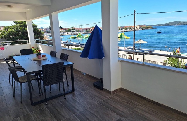 Apartamento para dos personas en la playa Bibinje, Zadar (A-5780-a)