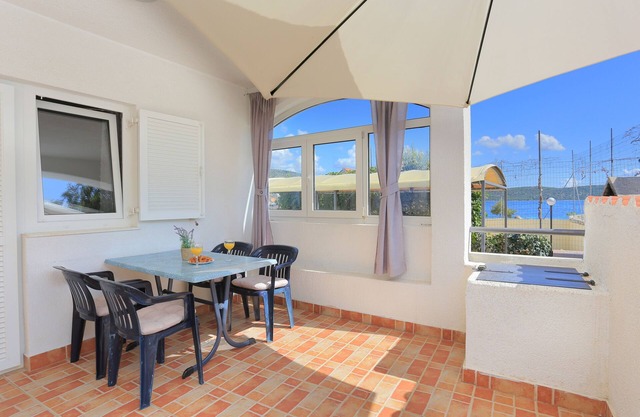 Apartamento para dos personas en la playa Sevid, Trogir (A-4286-c)