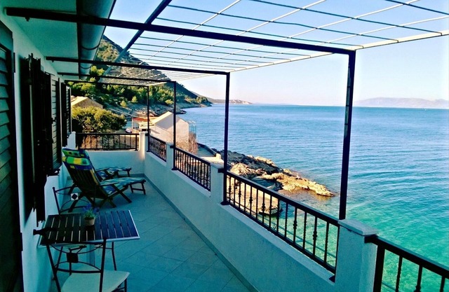 Apartamento para dos personas en la playa Bahía Virak, Hvar (A-12321-a)