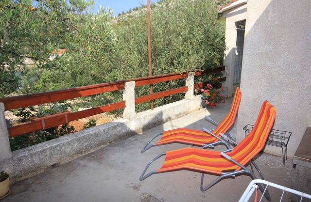 Apartamento para dos personas en la playa Bahía Magrovica - Telascica, Dugi otok (A-8139-a)